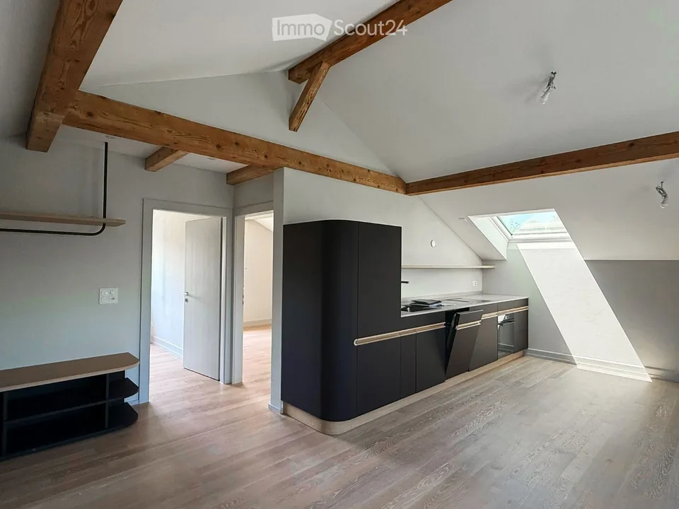Appartamento di 3,5 locali ristrutturato con eleganza e vista a Meyriez (Murten, FR)