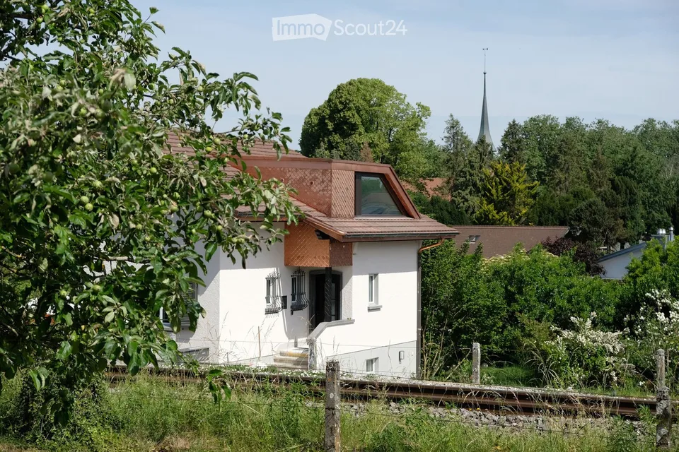Stilvoll renovierte 3.5-Zimmer-Wohnung mit Aussicht in Meyriez (Murten, FR)