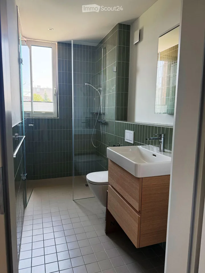 Appartamento di 3,5 locali ristrutturato con eleganza e vista a Meyriez (Murten, FR)