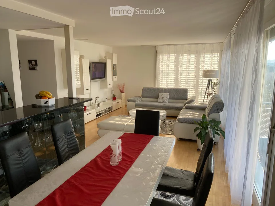 Helle, ruhige 4.5-Zimmer-Wohnung mit Balkon in Murten