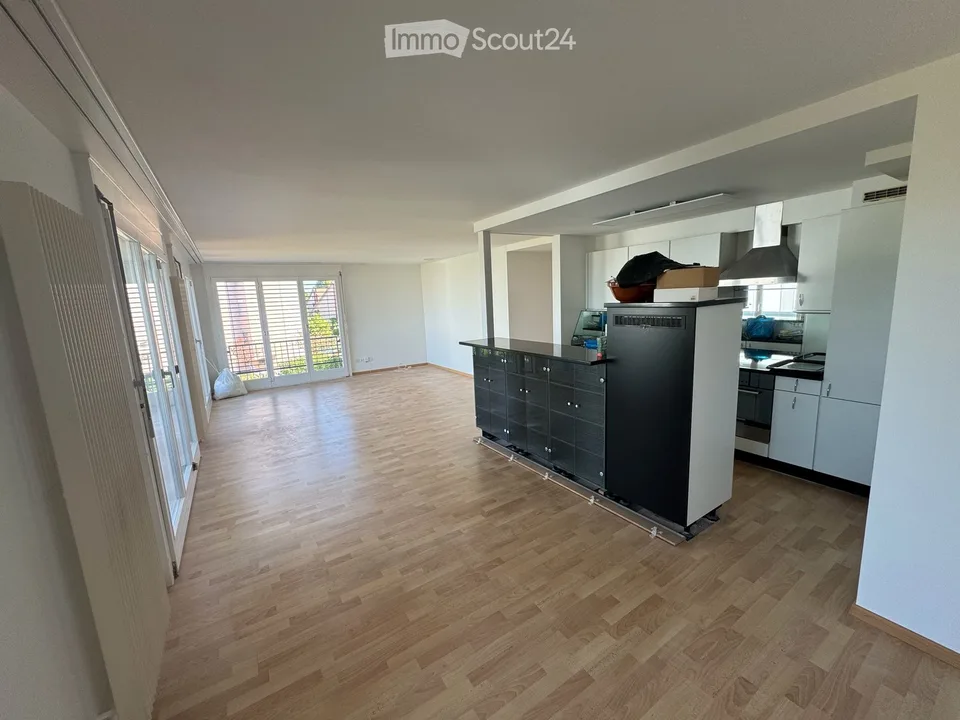 Helle, ruhige 4.5-Zimmer-Wohnung mit Balkon in Murten
