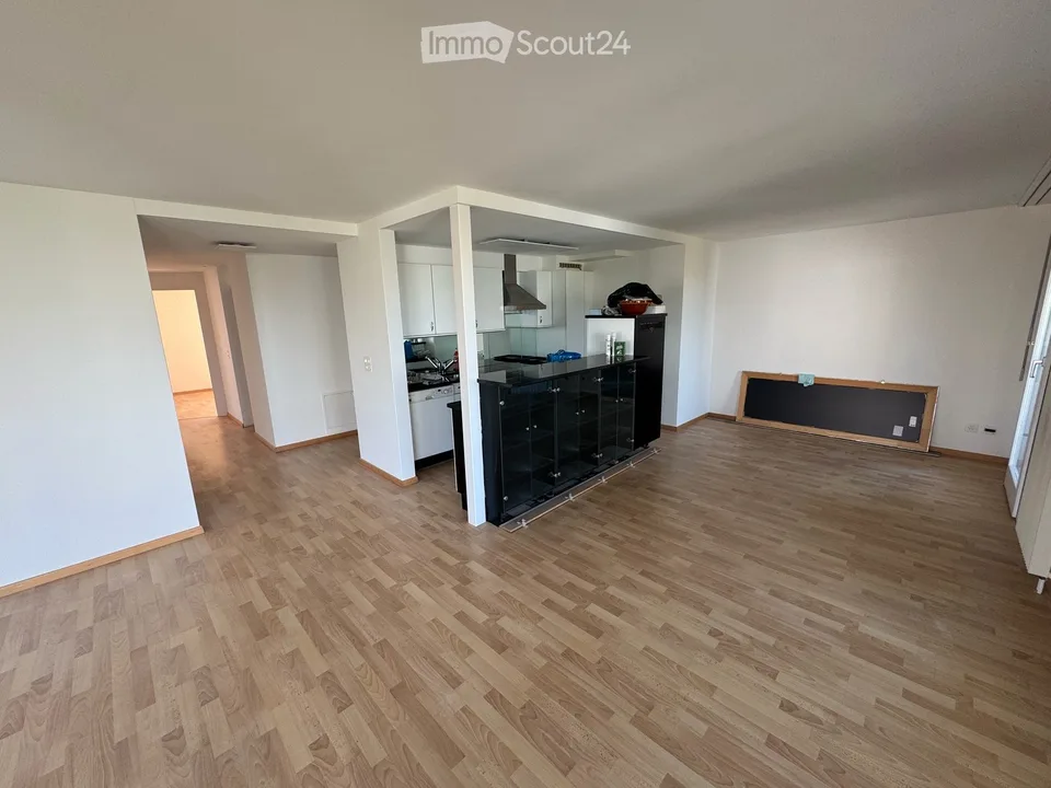 Helle, ruhige 4.5-Zimmer-Wohnung mit Balkon in Murten