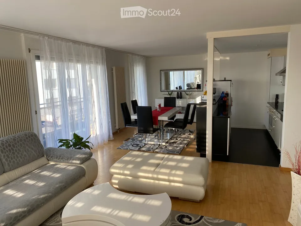 Helle, ruhige 4.5-Zimmer-Wohnung mit Balkon in Murten