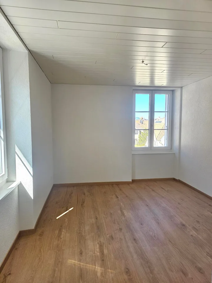 Schönes renoviertes Apartment im Zentrum von Fleurier – Foto 9 von 11