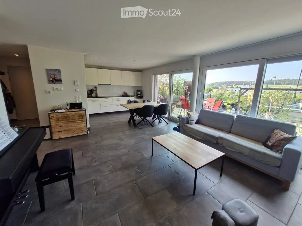 Charmante 2.5-Zimmer-Attikawohnung in Hausen AG – Ruhig, Modern, mit Aussicht