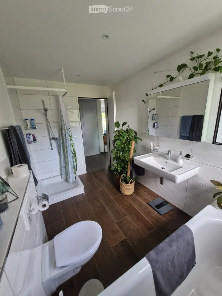 Incantevole appartamento attico 2.5 locali a Hausen AG – Tranquillo, Moderno, con vista