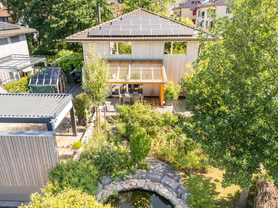 Stilvolles Einfamilienhaus mit Gartenparadies und Nachhaltigkeit