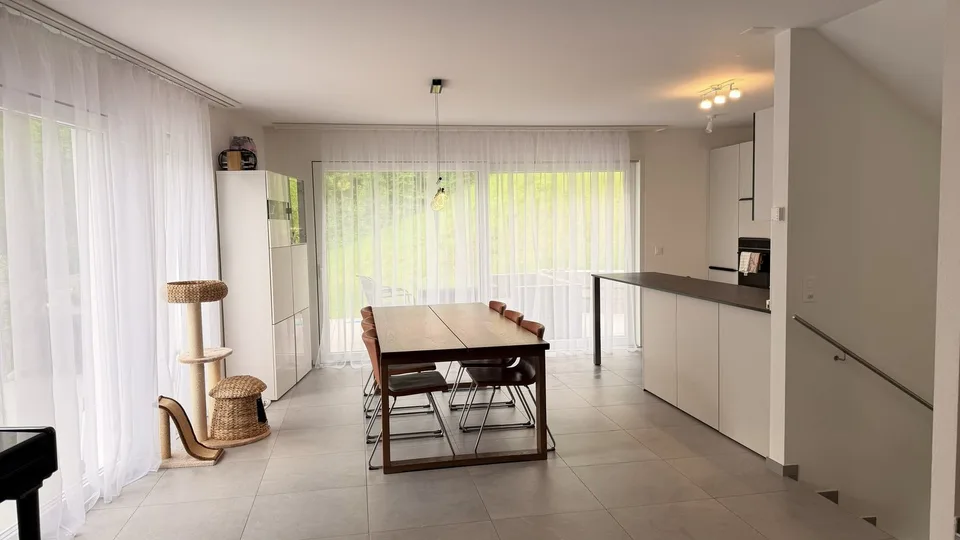 Moderne Reihenhaus-Villa 5.5 Zimmer (2025), eigener Garten, superbe Aussicht, Garage mit direktem Zugang – Foto 7 von 19