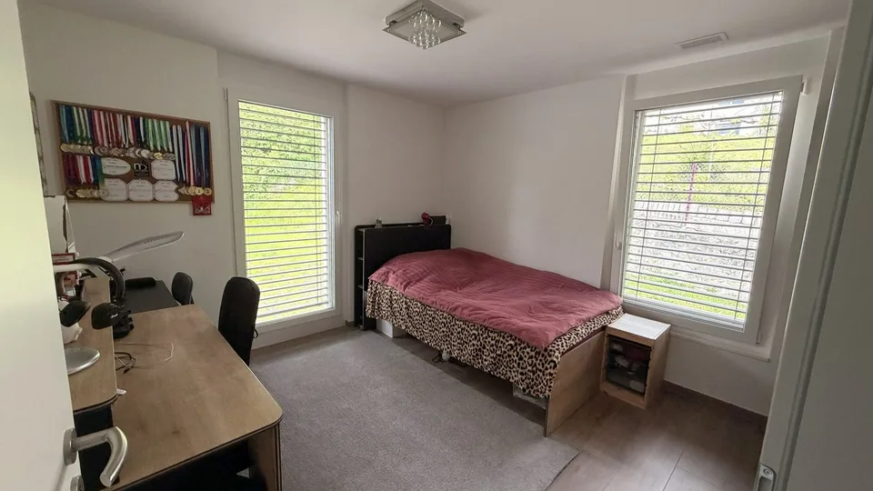 Moderne Reihenhaus-Villa 5.5 Zimmer (2025), eigener Garten, superbe Aussicht, Garage mit direktem Zugang – Foto 14 von 19