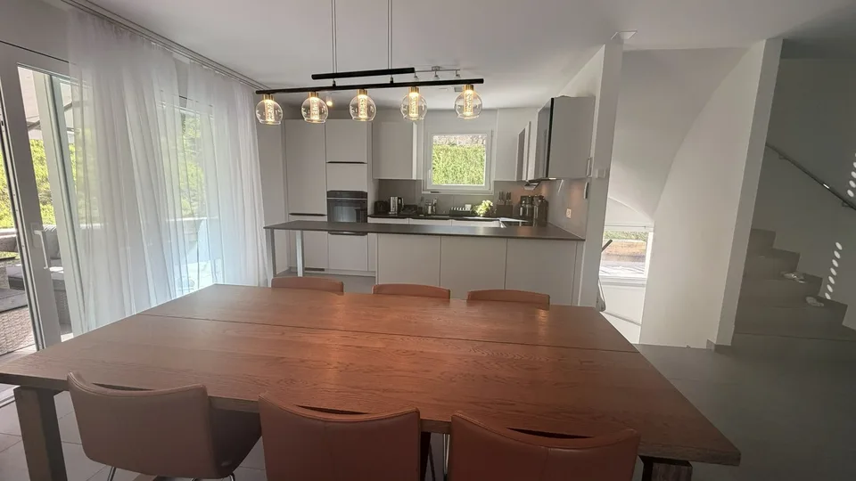 Moderne Reihenhaus-Villa 5.5 Zimmer (2025), eigener Garten, superbe Aussicht, Garage mit direktem Zugang – Foto 17 von 19
