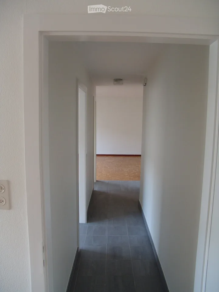 Appartement 3.5 pièces rénové avec balcon à Hauterive NE
