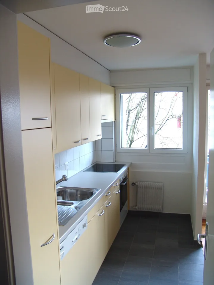 Appartement 3.5 pièces rénové avec balcon à Hauterive NE