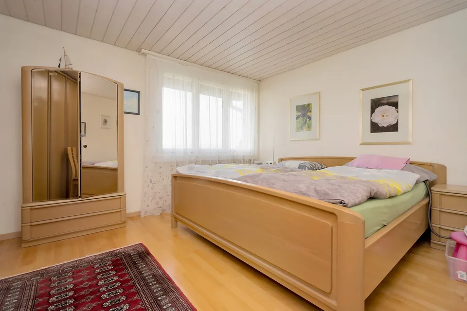 Maison de rang de 5,5 pièces bien entretenue avec jardin et vue lointaine – photo 7 sur 10
