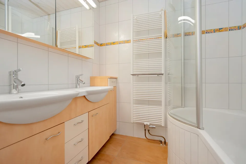 Maison de rang de 5,5 pièces bien entretenue avec jardin et vue lointaine – photo 8 sur 10