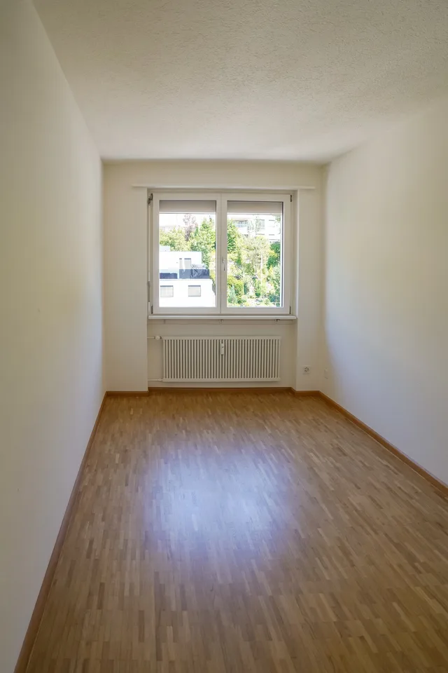Appartamento di 4 locali luminoso con balcone e bella vista a Liestal