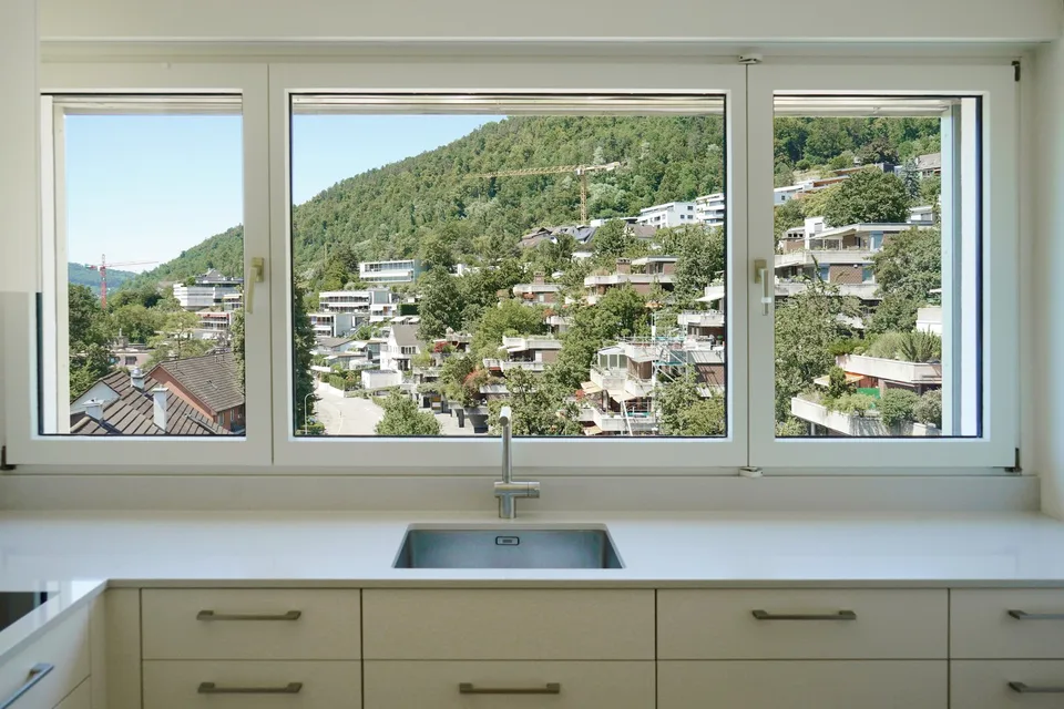 Appartamento di 4 locali luminoso con balcone e bella vista a Liestal