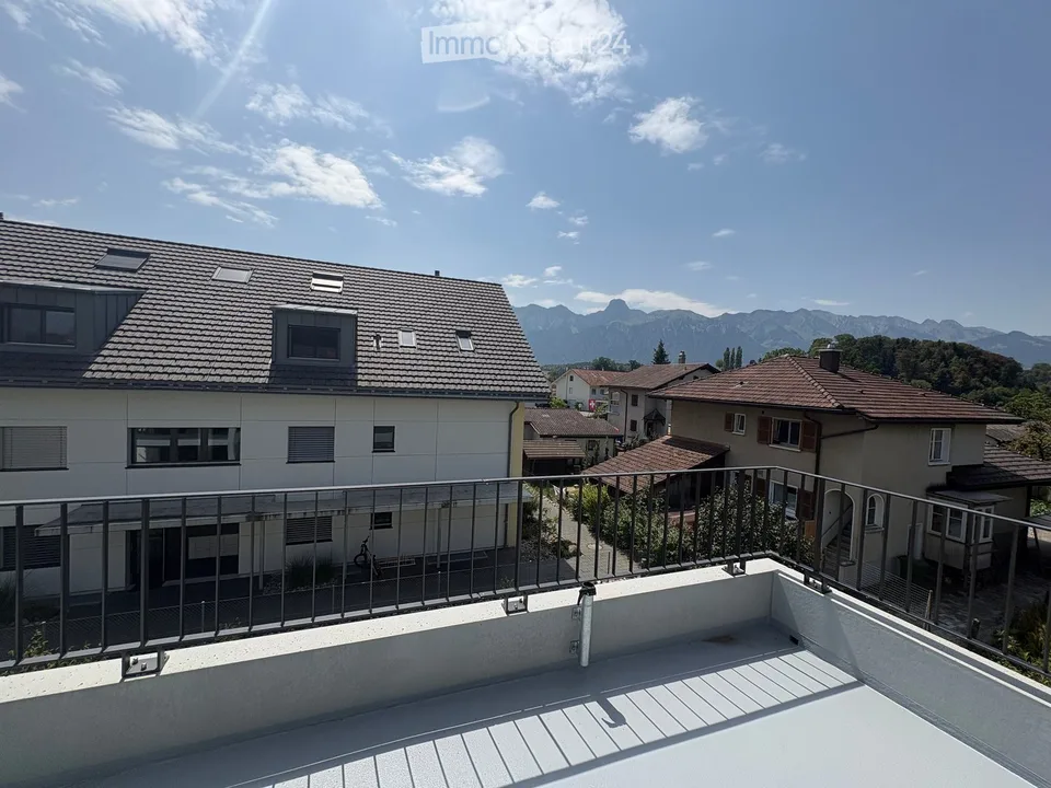 Exclusive attic apartment with living gallery in Thierachern