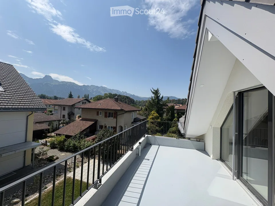 Exclusive attic apartment with living gallery in Thierachern