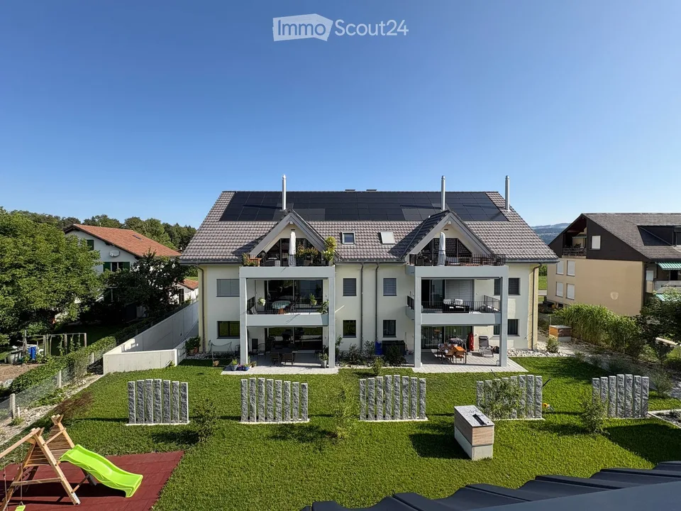 Exclusive attic apartment with living gallery in Thierachern