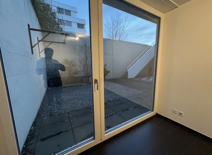 Chambre de colocation confortable avec accès direct à la terrasse