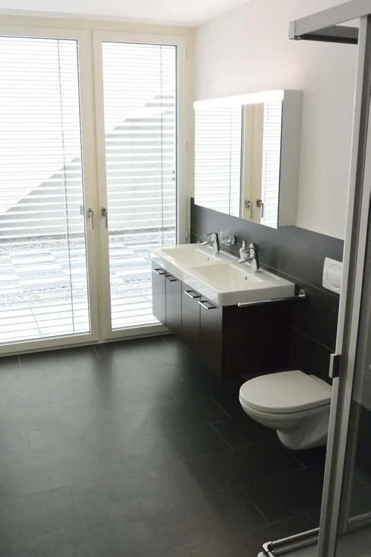 Chambre de colocation confortable avec accès direct à la terrasse
