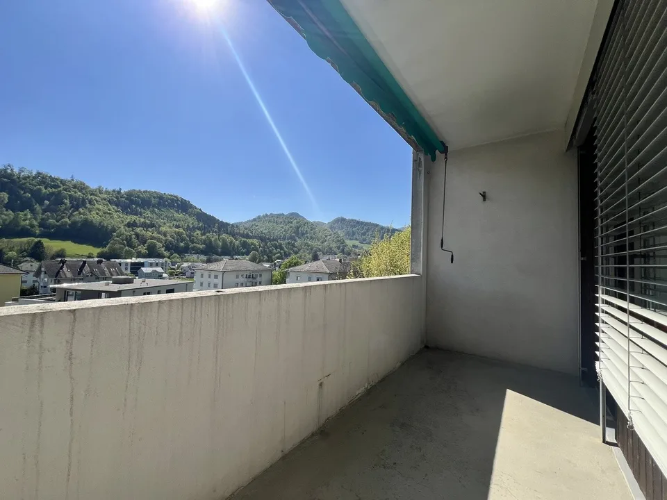 Bright 1-room apartment with balcony
