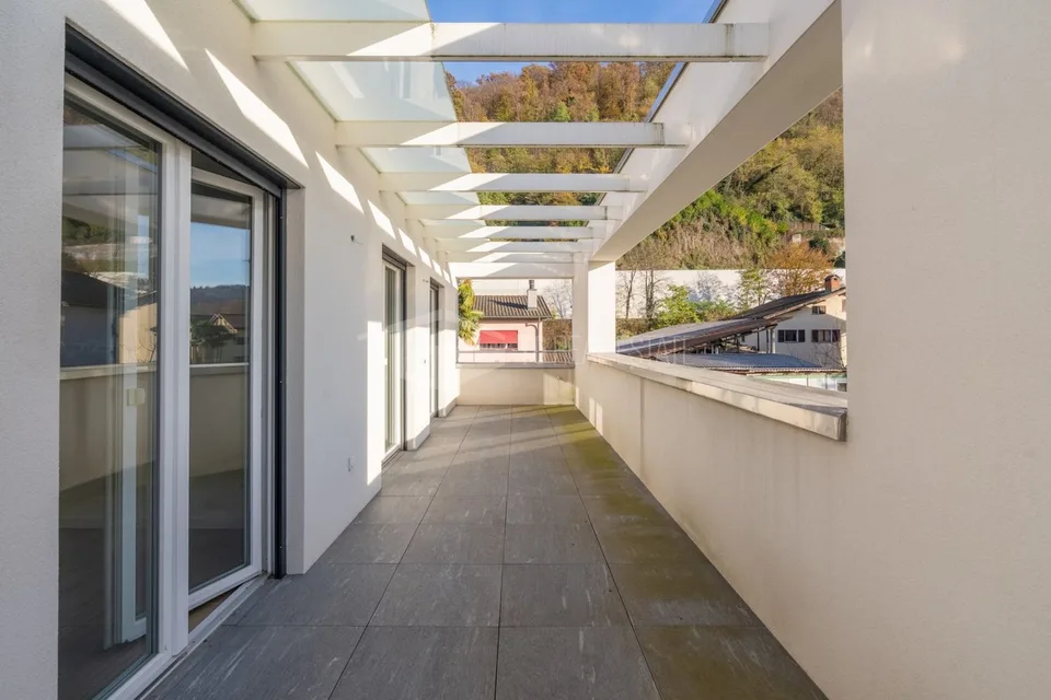ENCHANTING 5.5-ROOM HEADROOM VILLA WITH GARDEN