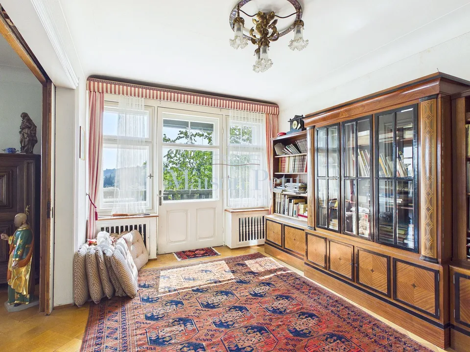 Villa historique de 12,5 pièces avec un grand potentiel de développement