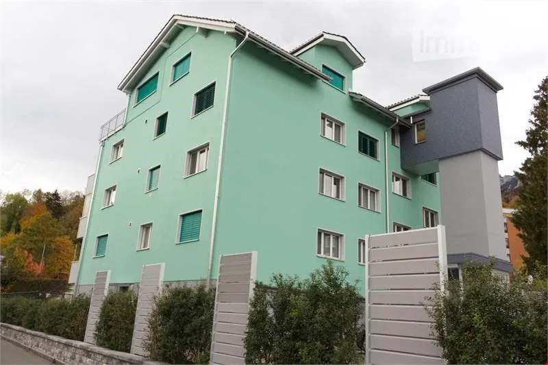 Grosszügige 3.5 Zimmer Wohnung an sonniger Lage mit Balkon & Ausblick