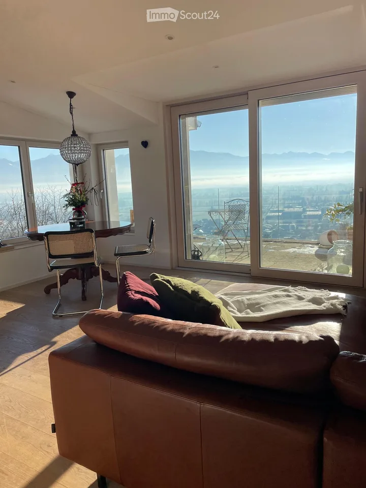 Moderne 2-Zimmer-Dachwohnung mit herrlicher Aussicht in Rebstein