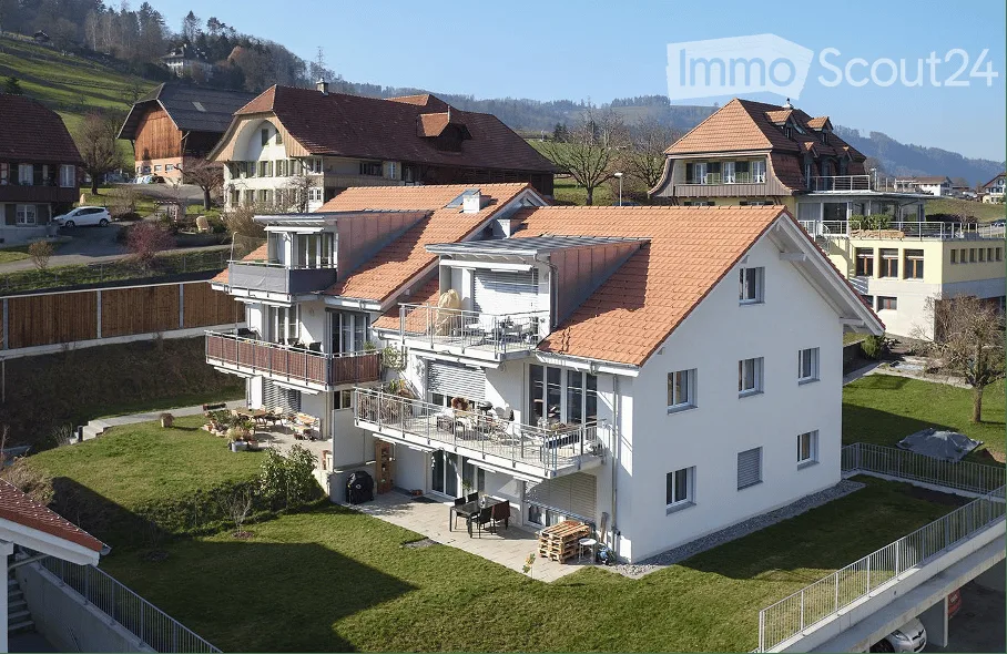 Modernes Mehrfamilienhaus in Mühlethurnen – 5 Wohnungen