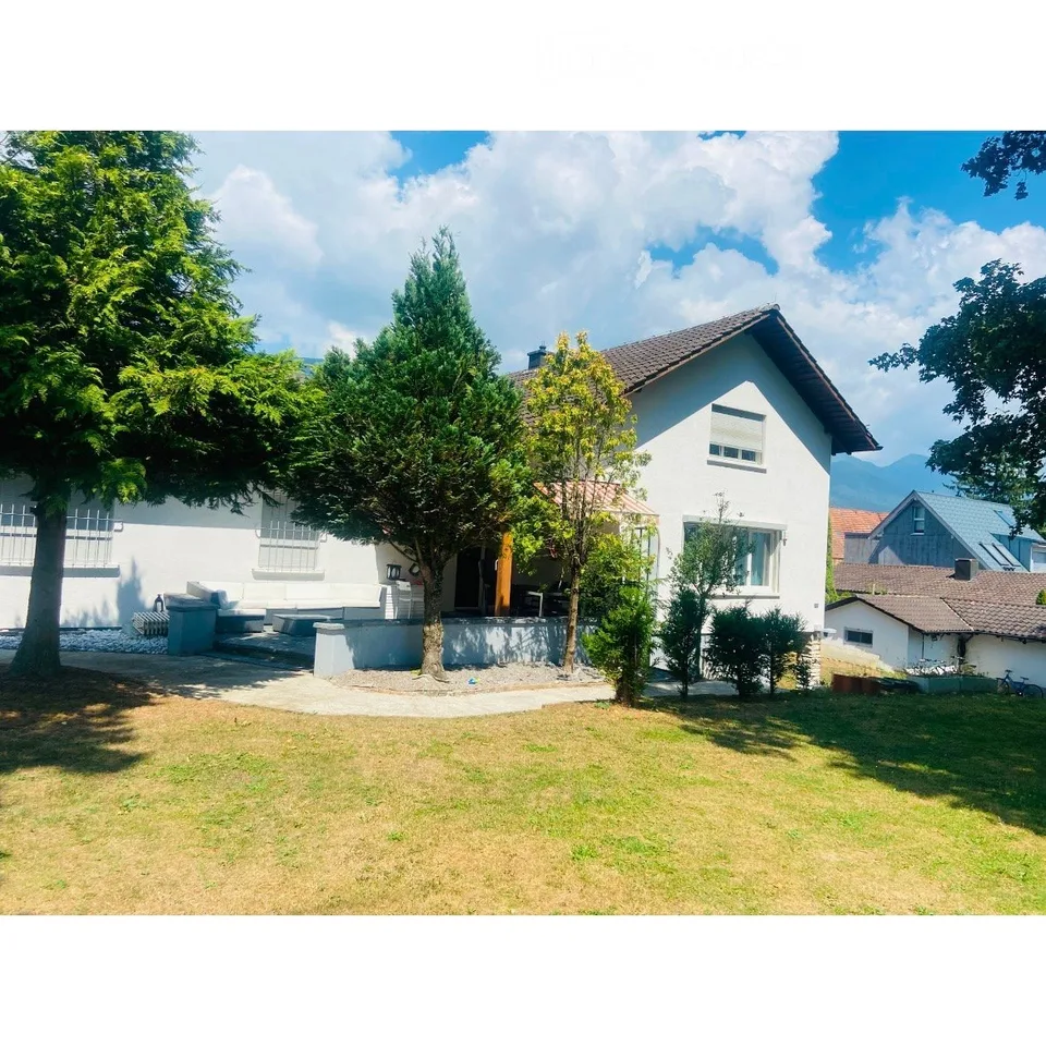 Maison de famille exclusive de 7 1/2 pièces avec grand terrain et 2 garages à Grenchen