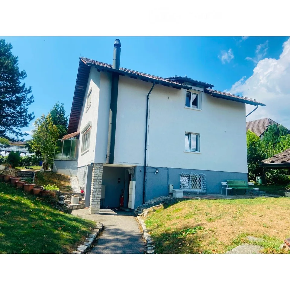 Exklusive 7 1/2 Zimmer Einfamilienhaus mit grossem Grundstück und 2 Garage in Grenchen