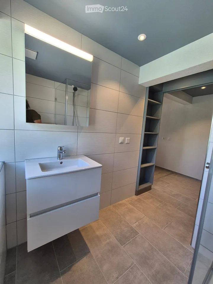 Möblierte 2.5-Zimmer-Wohnung im Neubau in Birr
