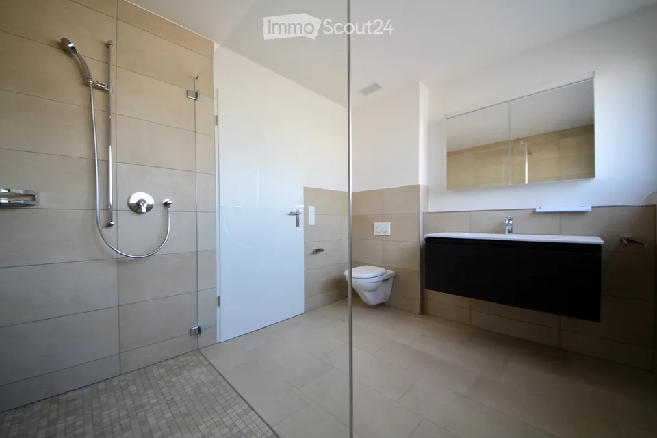 Appartement lumineux, calme et central avec deux balcons, 123 m²