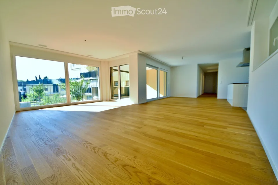 Helle, ruhige und zentrale Wohnung mit zwei Balkonen, 123 m²