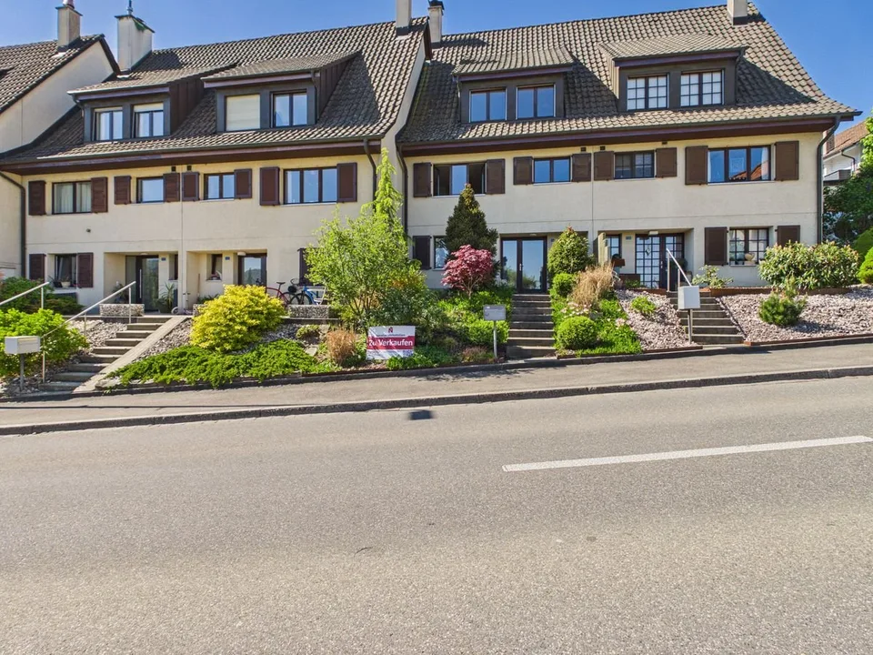 Grosszügiges Familienhaus mit Sitzplatz und Doppelcarport