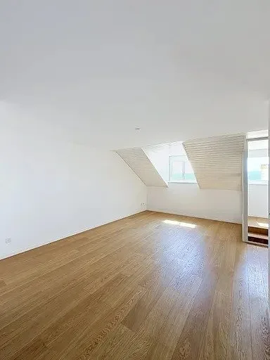 Charmant duplex traversant de 4.5 pièces avec vue dégagée