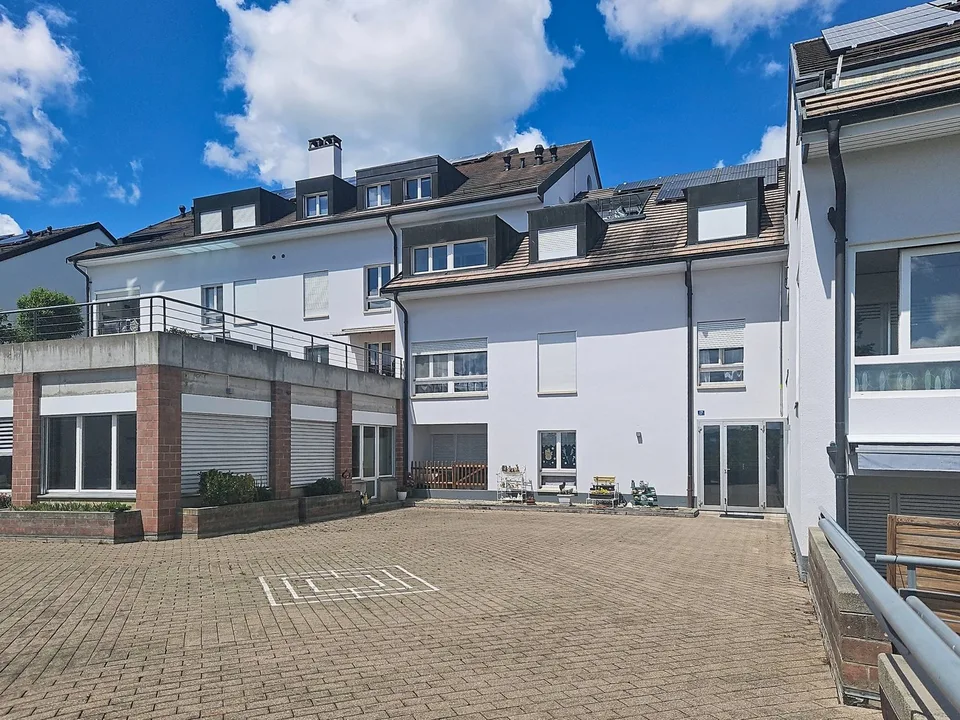 Charmant duplex traversant de 4.5 pièces avec vue dégagée