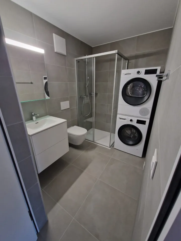 Takeover with lease studio 1.5 rooms (charges included)