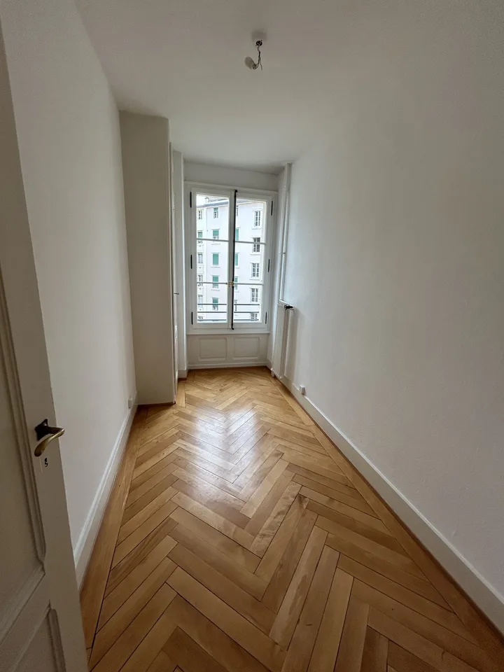 Room to share in 2 bedroom apartment