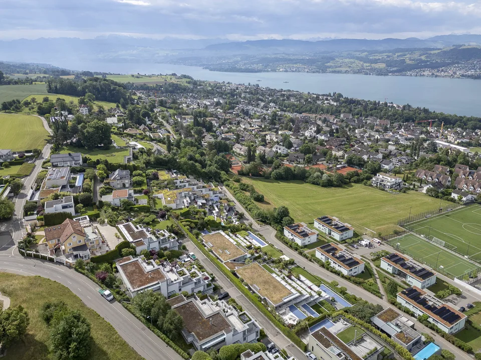 Exklusives Terrassenhaus mit traumhafter Seesicht