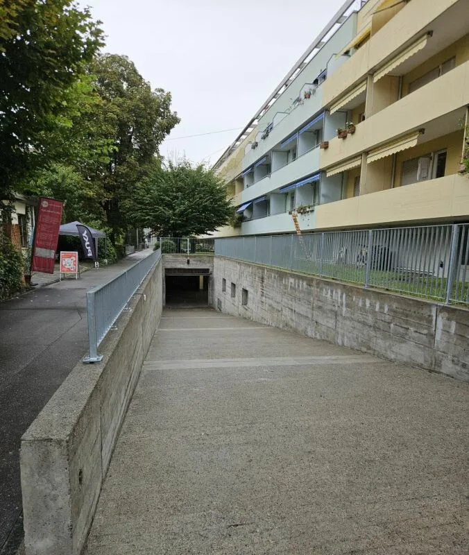 Einstellhallenplatz im Stadtteil V - Breitenrain-Lorraine