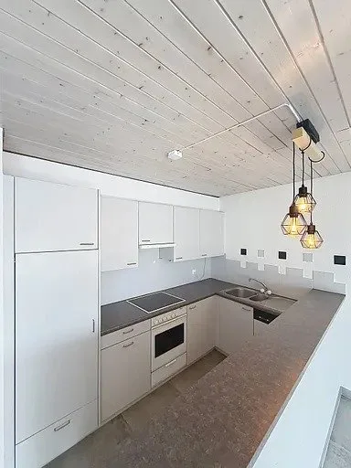 Charmantes 3.5-Zimmer-Wohnung im letzten Stock