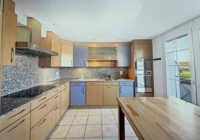 Charmant semi-détaché de 6,5 pièces dans un quartier calme à Buttikon SZ