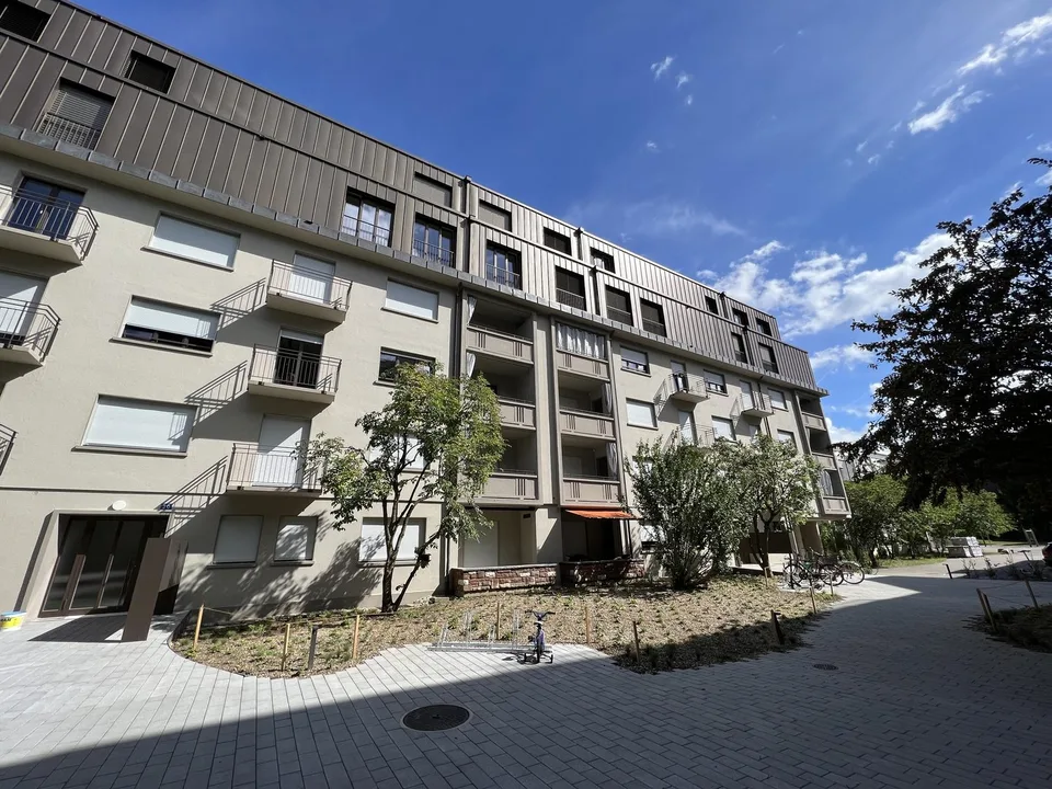 Abseits vom Strassenlärm in ruhigem Hinterhof