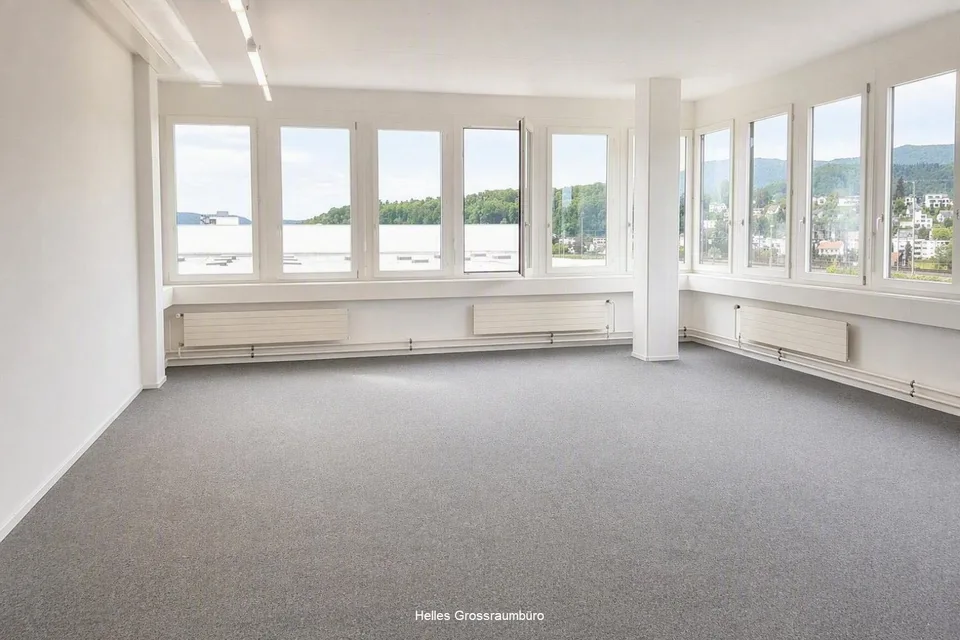 Espace de bureau inondé de lumière avec un environnement de travail inspirant - Votre nouveau siège social