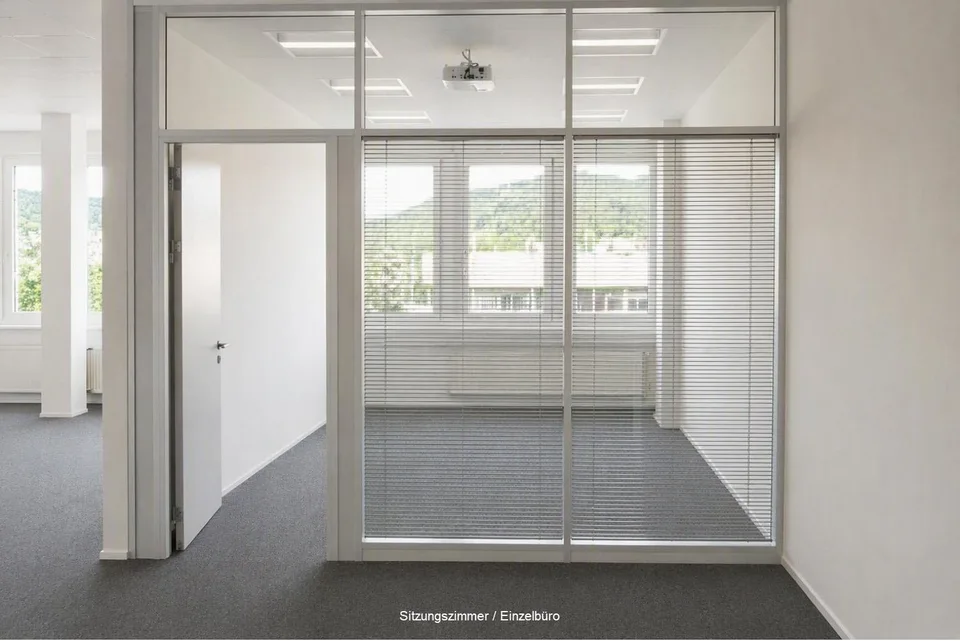 Espace de bureau inondé de lumière avec un environnement de travail inspirant - Votre nouveau siège social