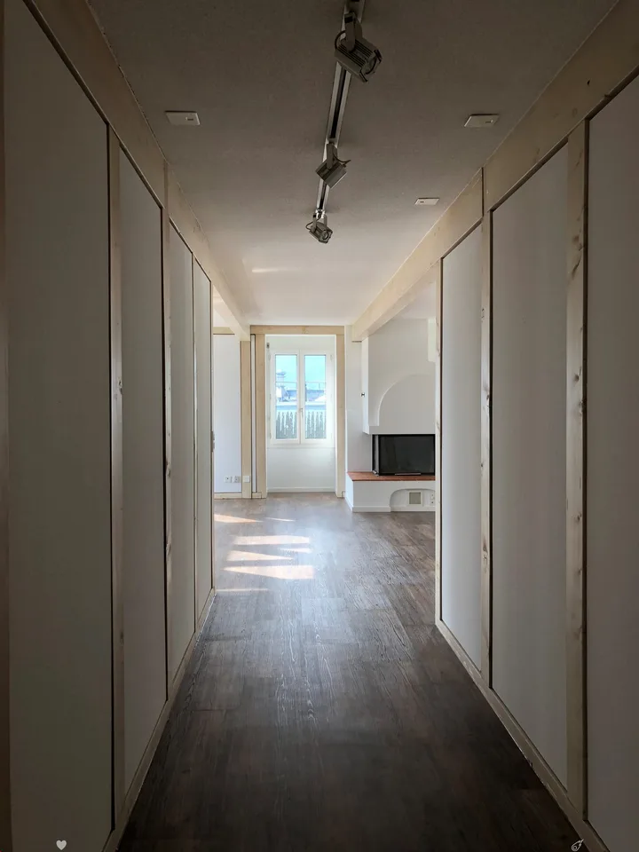 Spacious 3.5-room attic apartment with terrace and mountain view