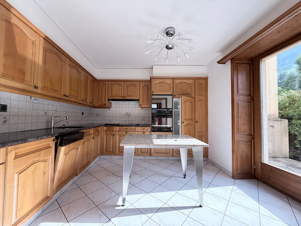 Bella casa di villaggio con grande giardino nel cuore di Orsières